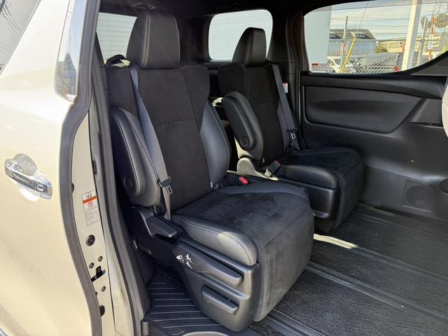 アルファード ２．５Ｓ　タイプゴールド　ワンオーナー　禁煙車　純正ＪＢＬプレミアムサウンドナビ　１３型リアモニター　パワーバックドア　３６０度カメラ　ブラインドスポットモニター　デジタルインナーミラー　衝突軽減　運転支援　両側電動スライド（16枚目）