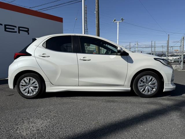 ヤリス ハイブリッドＺ　禁煙車　モデリスタエアロ　純正８インチディスプレイ　バックカメラ　フルセグ　衝突軽減ブレーキ　運転支援システム　オートマチックハイビーム　純正ビルトインＥＴＣ２．０　レーダークルーズ　シートヒーター（9枚目）