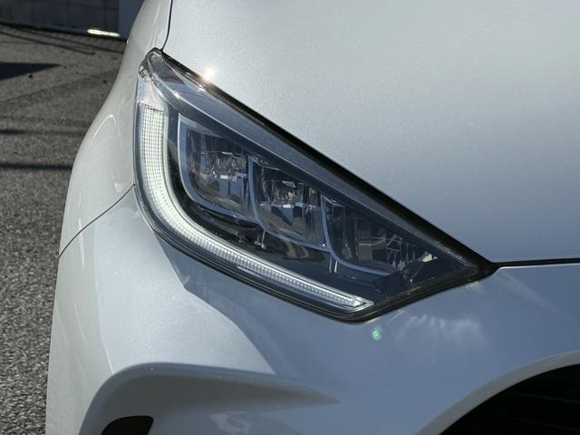 ヤリス ハイブリッドＺ　禁煙車　モデリスタエアロ　純正８インチディスプレイ　バックカメラ　フルセグ　衝突軽減ブレーキ　運転支援システム　オートマチックハイビーム　純正ビルトインＥＴＣ２．０　レーダークルーズ　シートヒーター（12枚目）