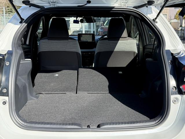 ヤリス ハイブリッドＺ　禁煙車　モデリスタエアロ　純正８インチディスプレイ　バックカメラ　フルセグ　衝突軽減ブレーキ　運転支援システム　オートマチックハイビーム　純正ビルトインＥＴＣ２．０　レーダークルーズ　シートヒーター（40枚目）