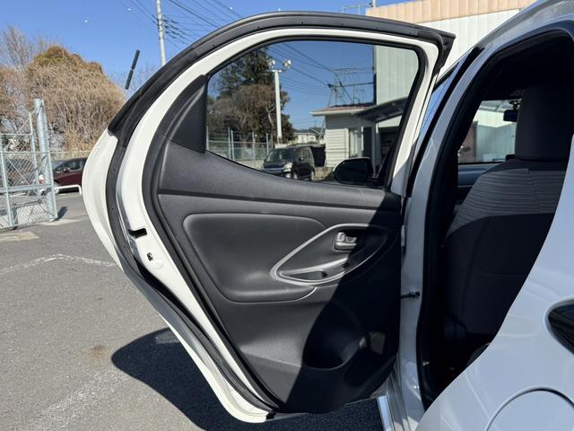 ヤリス ハイブリッドＺ　禁煙車　モデリスタエアロ　純正８インチディスプレイ　バックカメラ　フルセグ　衝突軽減ブレーキ　運転支援システム　オートマチックハイビーム　純正ビルトインＥＴＣ２．０　レーダークルーズ　シートヒーター（42枚目）
