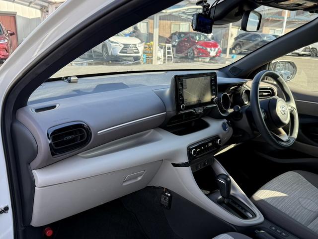 ヤリス ハイブリッドＺ　禁煙車　モデリスタエアロ　純正８インチディスプレイ　バックカメラ　フルセグ　衝突軽減ブレーキ　運転支援システム　オートマチックハイビーム　純正ビルトインＥＴＣ２．０　レーダークルーズ　シートヒーター（45枚目）