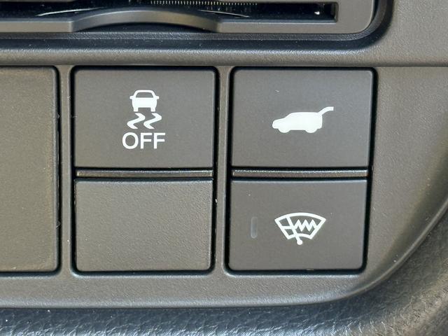 ＺＲ－Ｖ ｅ：ＨＥＶ　Ｚ　禁煙車　純正１１．４インチナビ　ＢＯＳＥサウンド　赤革シート　アラウンドビューカメラ　フルセグ　衝突権限ブレーキ　ステアリングヒーター　電動リアゲート　ビルドインＥＴＣ２．０　パワーシート　ＬＥＤ（7枚目）