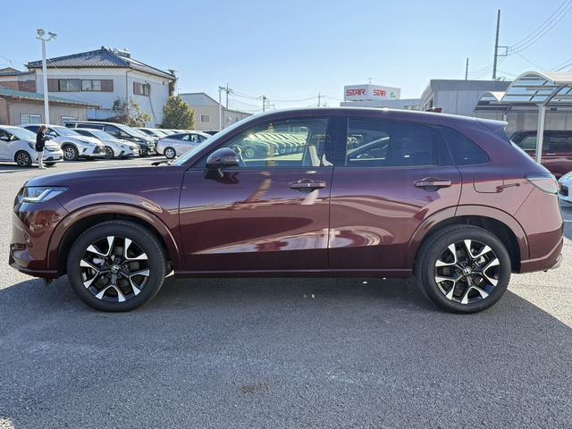 ＺＲ－Ｖ ｅ：ＨＥＶ　Ｚ　禁煙車　純正１１．４インチナビ　ＢＯＳＥサウンド　赤革シート　アラウンドビューカメラ　フルセグ　衝突権限ブレーキ　ステアリングヒーター　電動リアゲート　ビルドインＥＴＣ２．０　パワーシート　ＬＥＤ（11枚目）