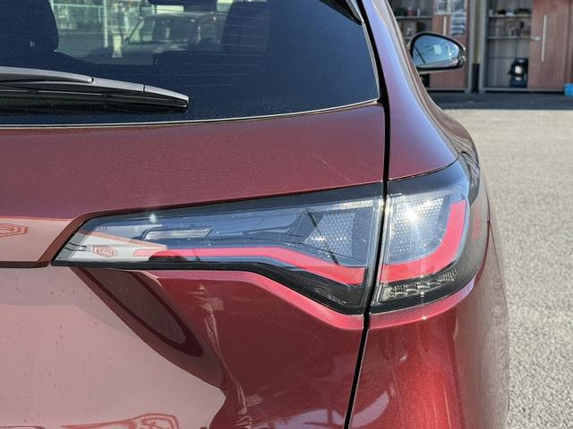 ＺＲ－Ｖ ｅ：ＨＥＶ　Ｚ　禁煙車　純正１１．４インチナビ　ＢＯＳＥサウンド　赤革シート　アラウンドビューカメラ　フルセグ　衝突権限ブレーキ　ステアリングヒーター　電動リアゲート　ビルドインＥＴＣ２．０　パワーシート　ＬＥＤ（13枚目）