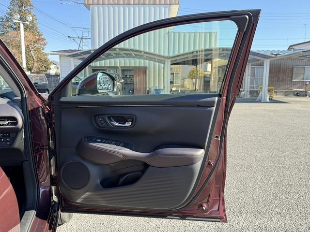 ＺＲ－Ｖ ｅ：ＨＥＶ　Ｚ　禁煙車　純正１１．４インチナビ　ＢＯＳＥサウンド　赤革シート　アラウンドビューカメラ　フルセグ　衝突権限ブレーキ　ステアリングヒーター　電動リアゲート　ビルドインＥＴＣ２．０　パワーシート　ＬＥＤ（37枚目）