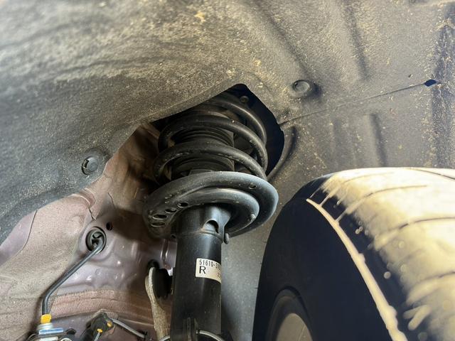 ＺＲ－Ｖ ｅ：ＨＥＶ　Ｚ　禁煙車　純正１１．４インチナビ　ＢＯＳＥサウンド　赤革シート　アラウンドビューカメラ　フルセグ　衝突権限ブレーキ　ステアリングヒーター　電動リアゲート　ビルドインＥＴＣ２．０　パワーシート　ＬＥＤ（76枚目）