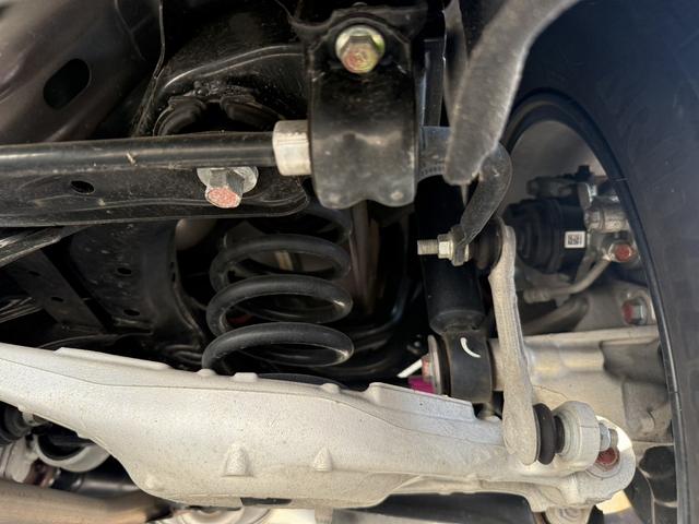 ＺＲ－Ｖ ｅ：ＨＥＶ　Ｚ　禁煙車　純正１１．４インチナビ　ＢＯＳＥサウンド　赤革シート　アラウンドビューカメラ　フルセグ　衝突権限ブレーキ　ステアリングヒーター　電動リアゲート　ビルドインＥＴＣ２．０　パワーシート　ＬＥＤ（77枚目）