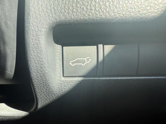 ハリアーハイブリッド Ｇ　禁煙車　モデリスタフルエアロ　純正８インチナビ　バックカメラ　ブラインドスポットモニター　衝突軽減ブレーキ　運転支援システム　電動リアゲート　パワーシート　ハーフレザー　ビルドインＥＴＣ　ＬＥＤ（6枚目）