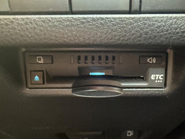 ハリアーハイブリッド Ｇ　禁煙車　モデリスタフルエアロ　純正８インチナビ　バックカメラ　ブラインドスポットモニター　衝突軽減ブレーキ　運転支援システム　電動リアゲート　パワーシート　ハーフレザー　ビルドインＥＴＣ　ＬＥＤ（7枚目）