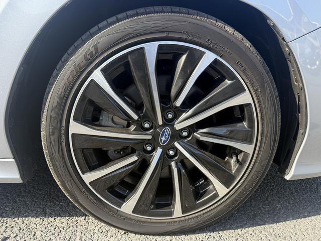 レヴォーグ ＳＴＩスポーツ　ＥＸ　禁煙車　純正１１．６インチナビ　黒革シート　フルセグ　フロント・サイド・バックカメラ　衝突軽減ブレーキ　アダプティブクルーズコントロール　電動Ｒゲート　シートヒーター　パワーシート　Ｂｌｕｅｔｏｏｔｈ（14枚目）