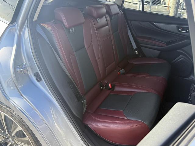 レヴォーグ ＳＴＩスポーツ　ＥＸ　禁煙車　純正１１．６インチナビ　黒革シート　フルセグ　フロント・サイド・バックカメラ　衝突軽減ブレーキ　アダプティブクルーズコントロール　電動Ｒゲート　シートヒーター　パワーシート　Ｂｌｕｅｔｏｏｔｈ（16枚目）