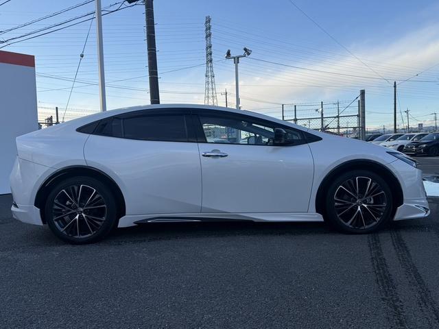 プリウス Ｚ　禁煙車　ワンオーナー　モデリスタエアロ　純正１２．３インチディスプレイ　ベンチレーション付メモリーパワーシート　パワーテールゲート　衝突軽減ブレーキ　自動駐車システム　運転支援システム　ＥＴＣ２．０（10枚目）