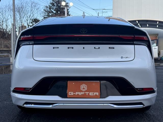 プリウス Ｚ　禁煙車　ワンオーナー　モデリスタエアロ　純正１２．３インチディスプレイ　ベンチレーション付メモリーパワーシート　パワーテールゲート　衝突軽減ブレーキ　自動駐車システム　運転支援システム　ＥＴＣ２．０（12枚目）