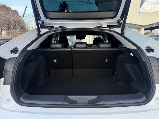 プリウス Ｚ　禁煙車　ワンオーナー　モデリスタエアロ　純正１２．３インチディスプレイ　ベンチレーション付メモリーパワーシート　パワーテールゲート　衝突軽減ブレーキ　自動駐車システム　運転支援システム　ＥＴＣ２．０（35枚目）