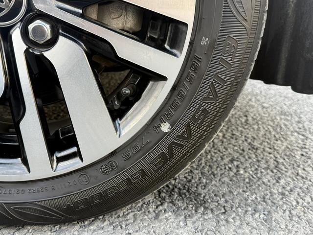 ルーミー カスタムＧ　禁煙車　純正９インチディスプレイ　アラウンドビューモニター　フルセグ　両側電動スライドドア　衝突軽減ブレーキ　ＥＴＣ　アイドリングストップ　クリアランスソナー　純正１４インチアルミホイール　ＬＥＤ（32枚目）