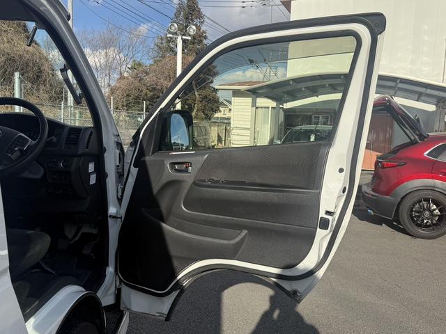 ハイエースバン 　スーパーＧＬ　禁煙車　ワンオーナー　モデリスタエアロ　純正ナビ　３６０度カメラ　コーナーセンサー　衝突軽減ブレーキ　運転支援システム　ビルトインＥＴＣ　オートエアコン　スマートキーエントリー（31枚目）