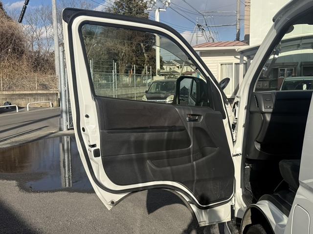 ハイエースバン 　スーパーＧＬ　禁煙車　ワンオーナー　モデリスタエアロ　純正ナビ　３６０度カメラ　コーナーセンサー　衝突軽減ブレーキ　運転支援システム　ビルトインＥＴＣ　オートエアコン　スマートキーエントリー（39枚目）