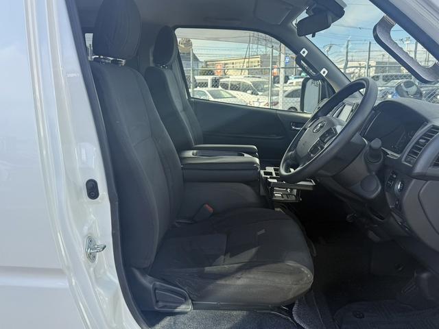 ハイエースバン 　スーパーＧＬ　禁煙車　ワンオーナー　モデリスタエアロ　純正ナビ　３６０度カメラ　コーナーセンサー　衝突軽減ブレーキ　運転支援システム　ビルトインＥＴＣ　オートエアコン　スマートキーエントリー（41枚目）