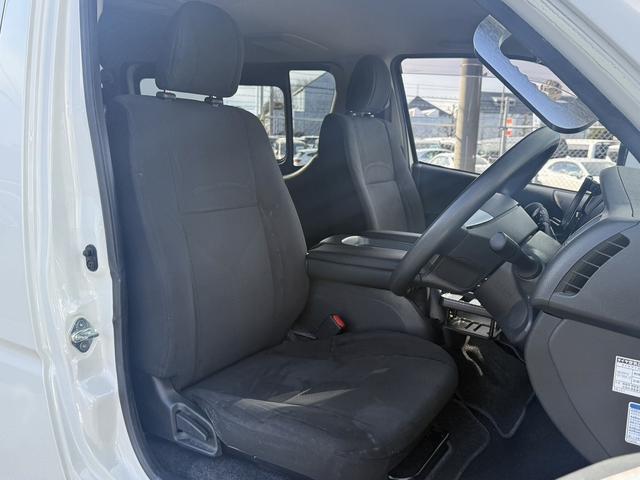 ハイエースバン 　スーパーＧＬ　禁煙車　ワンオーナー　モデリスタエアロ　純正ナビ　３６０度カメラ　コーナーセンサー　衝突軽減ブレーキ　運転支援システム　ビルトインＥＴＣ　オートエアコン　スマートキーエントリー（42枚目）