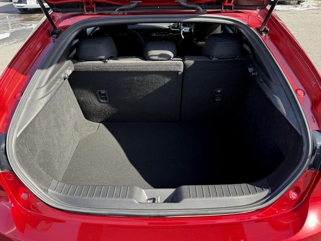 ＭＡＺＤＡ３ファストバック ２０Ｓプロアクティブ　ツーリングセレクション　禁煙車　６ＭＴ　純正８インチナビ　フルセグ　３６０度カメラ　衝突軽減ブレーキ　運転支援システム　メモリー＆ヒーター付きパワーシート　ステアリングヒーター　ブラインドスポットモニター　ホールドブレーキ（19枚目）