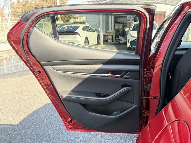 ＭＡＺＤＡ３ファストバック ２０Ｓプロアクティブ　ツーリングセレクション　禁煙車　６ＭＴ　純正８インチナビ　フルセグ　３６０度カメラ　衝突軽減ブレーキ　運転支援システム　メモリー＆ヒーター付きパワーシート　ステアリングヒーター　ブラインドスポットモニター　ホールドブレーキ（38枚目）