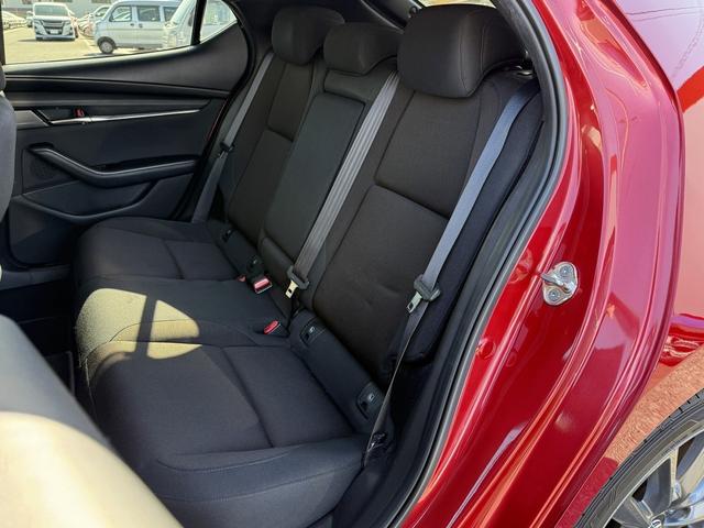 ＭＡＺＤＡ３ファストバック ２０Ｓプロアクティブ　ツーリングセレクション　禁煙車　６ＭＴ　純正８インチナビ　フルセグ　３６０度カメラ　衝突軽減ブレーキ　運転支援システム　メモリー＆ヒーター付きパワーシート　ステアリングヒーター　ブラインドスポットモニター　ホールドブレーキ（43枚目）