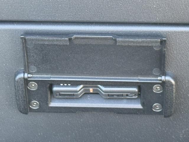 ロードスター Ｓ　禁煙車　ワンオーナー　６速ＭＴ　ブラインドスポットモニター　コーナーセンサー　衝突軽減ブレーキ　車線逸脱警報システム　ＥＴＣ　純正オーディオ　レーンキープ　純正１６インチアルミホイール　スマートキー（6枚目）