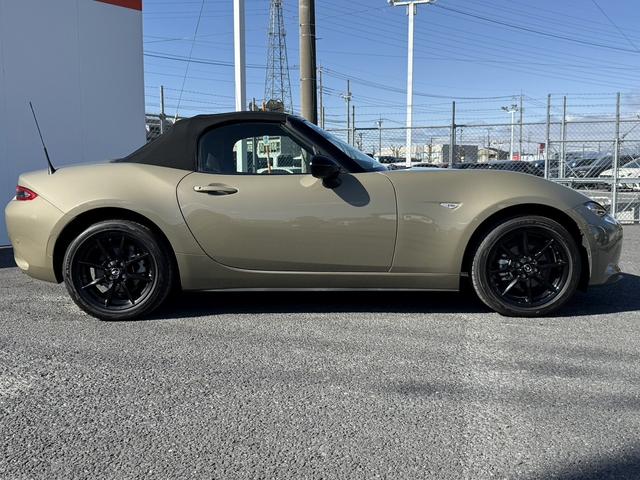 ロードスター Ｓ　禁煙車　ワンオーナー　６速ＭＴ　ブラインドスポットモニター　コーナーセンサー　衝突軽減ブレーキ　車線逸脱警報システム　ＥＴＣ　純正オーディオ　レーンキープ　純正１６インチアルミホイール　スマートキー（9枚目）