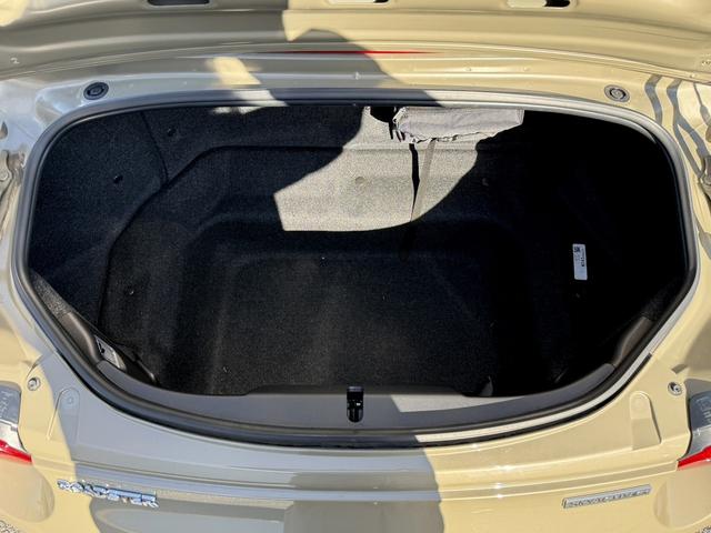 ロードスター Ｓ　禁煙車　ワンオーナー　６速ＭＴ　ブラインドスポットモニター　コーナーセンサー　衝突軽減ブレーキ　車線逸脱警報システム　ＥＴＣ　純正オーディオ　レーンキープ　純正１６インチアルミホイール　スマートキー（15枚目）