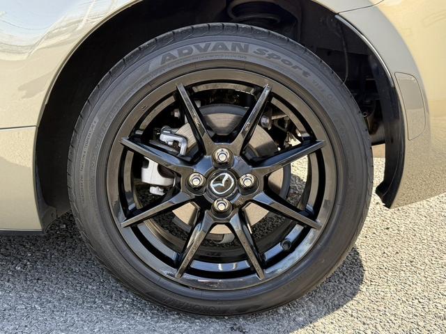 ロードスター Ｓ　禁煙車　ワンオーナー　６速ＭＴ　ブラインドスポットモニター　コーナーセンサー　衝突軽減ブレーキ　車線逸脱警報システム　ＥＴＣ　純正オーディオ　レーンキープ　純正１６インチアルミホイール　スマートキー（30枚目）