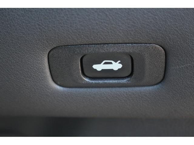 クラウンハイブリッド ＲＳアドバンス　禁煙車　サンルーフ　純正８型ナビ　フルセグＴＶ　黒革シート　シートヒーター　全周囲カメラ　レーダークルーズコントロール　ブラインドスポットモニター　ＥＴＣ２．０　ベンチレーション　クリアランスソナー（6枚目）