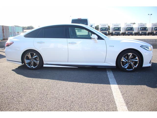 クラウンハイブリッド ＲＳアドバンス　禁煙車　サンルーフ　純正８型ナビ　フルセグＴＶ　黒革シート　シートヒーター　全周囲カメラ　レーダークルーズコントロール　ブラインドスポットモニター　ＥＴＣ２．０　ベンチレーション　クリアランスソナー（16枚目）