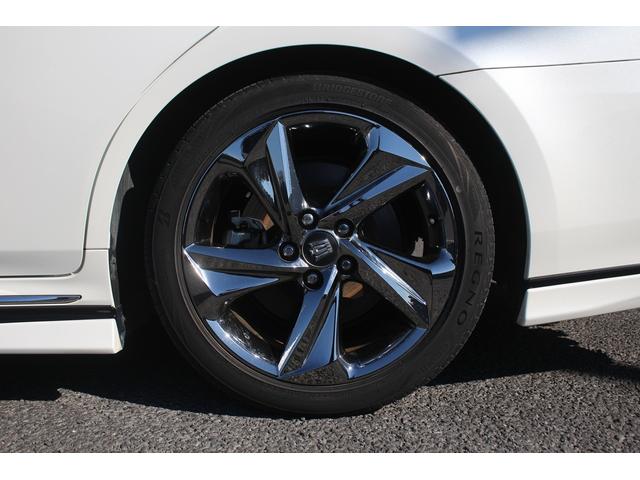 クラウンハイブリッド ＲＳアドバンス　禁煙車　サンルーフ　純正８型ナビ　フルセグＴＶ　黒革シート　シートヒーター　全周囲カメラ　レーダークルーズコントロール　ブラインドスポットモニター　ＥＴＣ２．０　ベンチレーション　クリアランスソナー（19枚目）