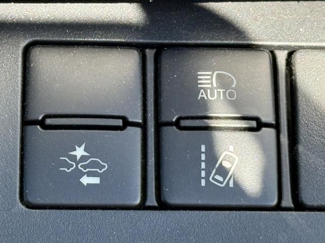 シエンタ ハイブリッドＧ　クエロ　禁煙車　純正ナビ　フルセグ　バックカメラ　両側電動スライドドア　ステアリングヒーター　シートヒーター　衝突軽減ブレーキ　レーンキープ　クルーズコントロール　Ｂｌｕｅｔｏｏｔｈ接続　純正１５インチＡＷ（7枚目）