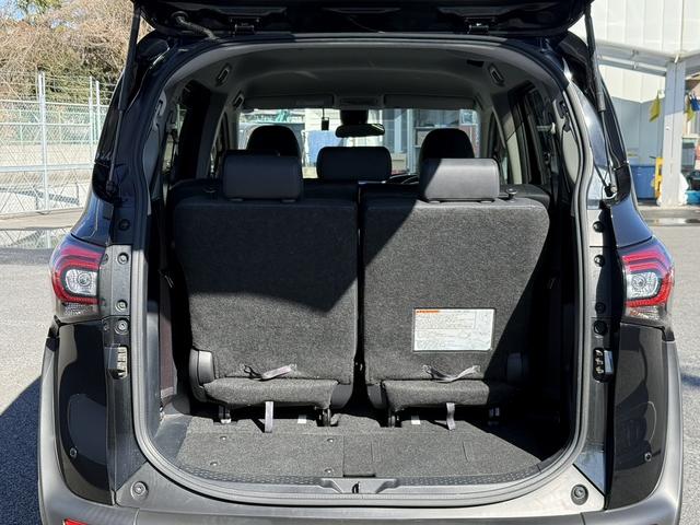 シエンタ ハイブリッドＧ　クエロ　禁煙車　純正ナビ　フルセグ　バックカメラ　両側電動スライドドア　ステアリングヒーター　シートヒーター　衝突軽減ブレーキ　レーンキープ　クルーズコントロール　Ｂｌｕｅｔｏｏｔｈ接続　純正１５インチＡＷ（18枚目）