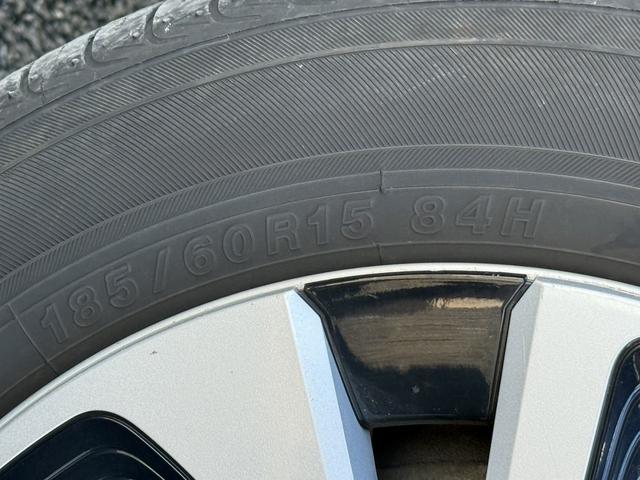 シエンタ ハイブリッドＧ　クエロ　禁煙車　純正ナビ　フルセグ　バックカメラ　両側電動スライドドア　ステアリングヒーター　シートヒーター　衝突軽減ブレーキ　レーンキープ　クルーズコントロール　Ｂｌｕｅｔｏｏｔｈ接続　純正１５インチＡＷ（37枚目）