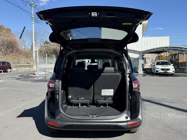 シエンタ ハイブリッドＧ　クエロ　禁煙車　純正ナビ　フルセグ　バックカメラ　両側電動スライドドア　ステアリングヒーター　シートヒーター　衝突軽減ブレーキ　レーンキープ　クルーズコントロール　Ｂｌｕｅｔｏｏｔｈ接続　純正１５インチＡＷ（41枚目）