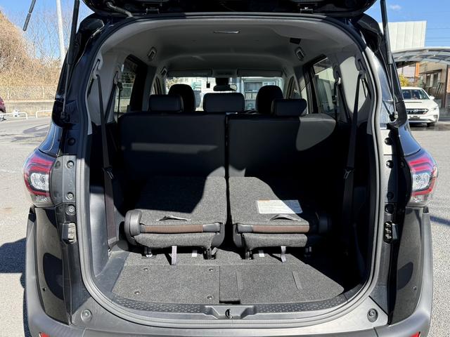 シエンタ ハイブリッドＧ　クエロ　禁煙車　純正ナビ　フルセグ　バックカメラ　両側電動スライドドア　ステアリングヒーター　シートヒーター　衝突軽減ブレーキ　レーンキープ　クルーズコントロール　Ｂｌｕｅｔｏｏｔｈ接続　純正１５インチＡＷ（42枚目）