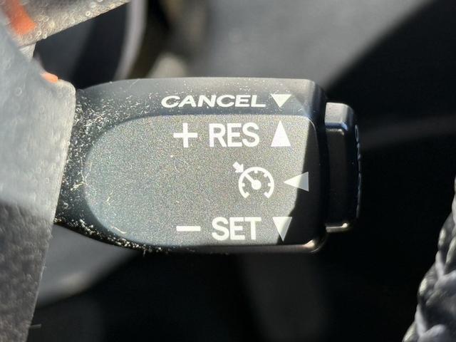 シエンタ ハイブリッドＧ　クエロ　禁煙車　純正ナビ　フルセグ　バックカメラ　両側電動スライドドア　ステアリングヒーター　シートヒーター　衝突軽減ブレーキ　レーンキープ　クルーズコントロール　Ｂｌｕｅｔｏｏｔｈ接続　純正１５インチＡＷ（56枚目）