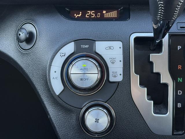 シエンタ ハイブリッドＧ　クエロ　禁煙車　純正ナビ　フルセグ　バックカメラ　両側電動スライドドア　ステアリングヒーター　シートヒーター　衝突軽減ブレーキ　レーンキープ　クルーズコントロール　Ｂｌｕｅｔｏｏｔｈ接続　純正１５インチＡＷ（61枚目）