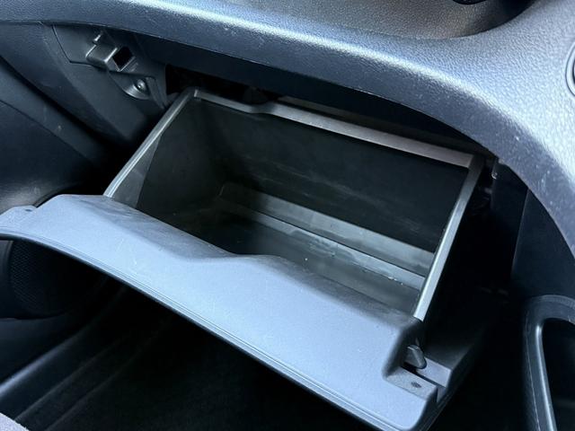 シエンタ ハイブリッドＧ　クエロ　禁煙車　純正ナビ　フルセグ　バックカメラ　両側電動スライドドア　ステアリングヒーター　シートヒーター　衝突軽減ブレーキ　レーンキープ　クルーズコントロール　Ｂｌｕｅｔｏｏｔｈ接続　純正１５インチＡＷ（67枚目）