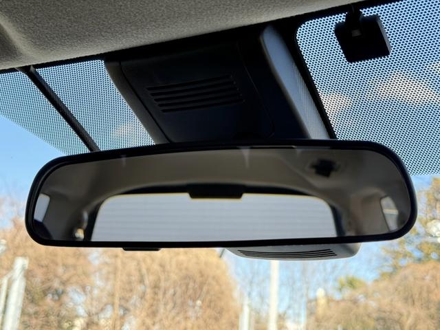 シエンタ ハイブリッドＧ　クエロ　禁煙車　純正ナビ　フルセグ　バックカメラ　両側電動スライドドア　ステアリングヒーター　シートヒーター　衝突軽減ブレーキ　レーンキープ　クルーズコントロール　Ｂｌｕｅｔｏｏｔｈ接続　純正１５インチＡＷ（68枚目）