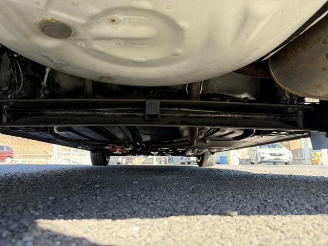 シエンタ ハイブリッドＧ　クエロ　禁煙車　純正ナビ　フルセグ　バックカメラ　両側電動スライドドア　ステアリングヒーター　シートヒーター　衝突軽減ブレーキ　レーンキープ　クルーズコントロール　Ｂｌｕｅｔｏｏｔｈ接続　純正１５インチＡＷ（75枚目）