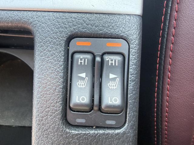 レヴォーグ １．６ＳＴＩスポーツアイサイト　赤黒革シート　純正ナビ　フルセグＴＶ　バックカメラ　アイサイト　パワーシート　シートヒーター　レーダークルーズ紺トロール　アイサイトｖｅｒ３　メモリ機能付きパワーシート　ブラインドスポットモニター（6枚目）