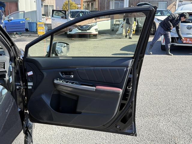 レヴォーグ １．６ＳＴＩスポーツアイサイト　赤黒革シート　純正ナビ　フルセグＴＶ　バックカメラ　アイサイト　パワーシート　シートヒーター　レーダークルーズ紺トロール　アイサイトｖｅｒ３　メモリ機能付きパワーシート　ブラインドスポットモニター（34枚目）