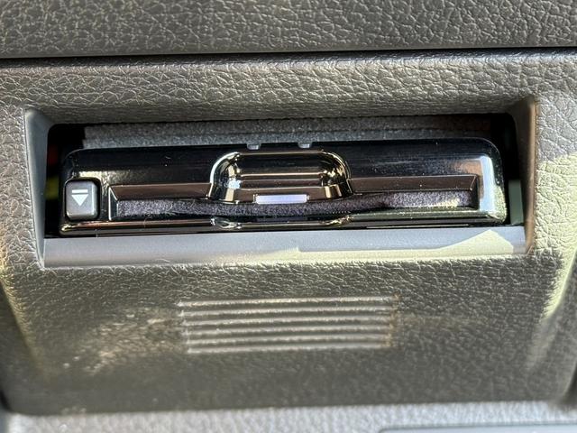 レヴォーグ １．６ＳＴＩスポーツアイサイト　赤黒革シート　純正ナビ　フルセグＴＶ　バックカメラ　アイサイト　パワーシート　シートヒーター　レーダークルーズ紺トロール　アイサイトｖｅｒ３　メモリ機能付きパワーシート　ブラインドスポットモニター（56枚目）