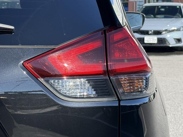 エクストレイル ２０Ｘ　禁煙車　フリップダウンモニター　純正ナビ　アラウンドビューモニター　フルセグ　デジタルインナーミラー　パワーバックドア　コーナーセンサー　衝突軽減ブレーキ　アイドリングストップ　ＥＴＣ（19枚目）