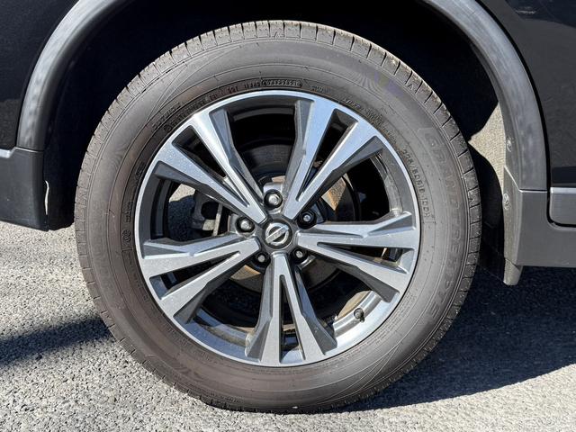 エクストレイル ２０Ｘ　禁煙車　フリップダウンモニター　純正ナビ　アラウンドビューモニター　フルセグ　デジタルインナーミラー　パワーバックドア　コーナーセンサー　衝突軽減ブレーキ　アイドリングストップ　ＥＴＣ（24枚目）