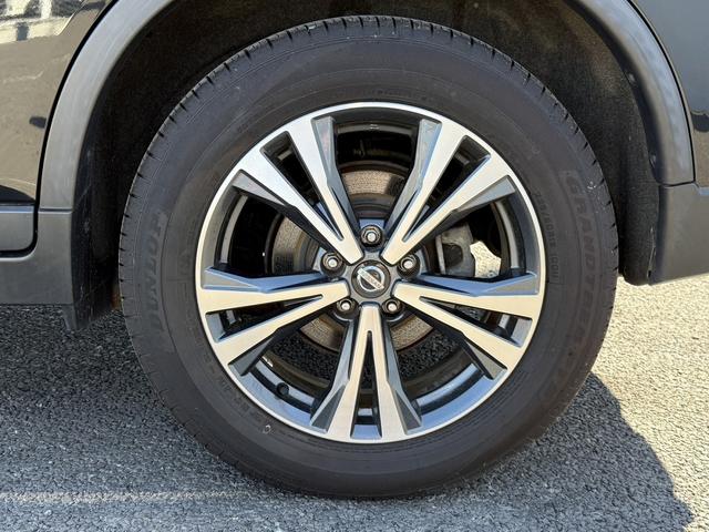 エクストレイル ２０Ｘ　禁煙車　フリップダウンモニター　純正ナビ　アラウンドビューモニター　フルセグ　デジタルインナーミラー　パワーバックドア　コーナーセンサー　衝突軽減ブレーキ　アイドリングストップ　ＥＴＣ（25枚目）